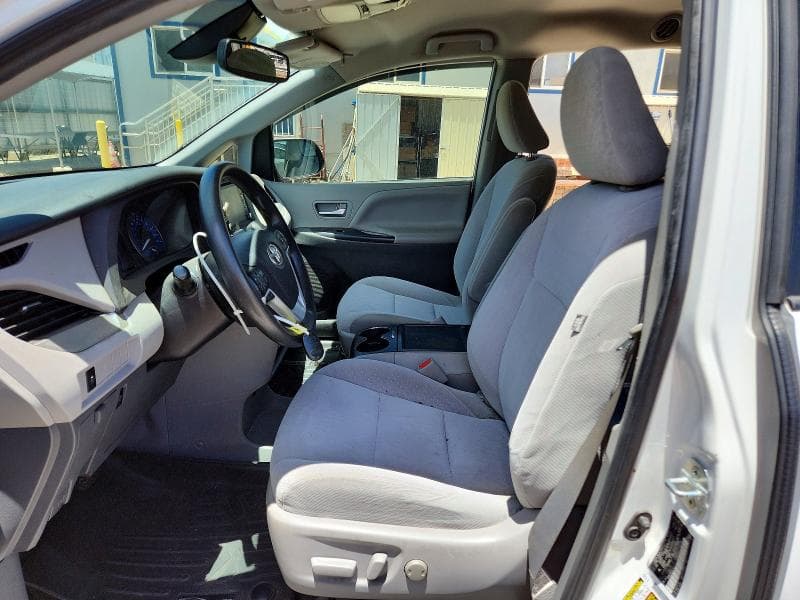 2020 TOYOTA SIENNA LE 7