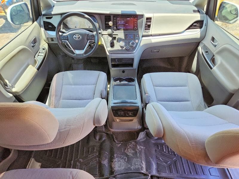 2020 TOYOTA SIENNA LE 8