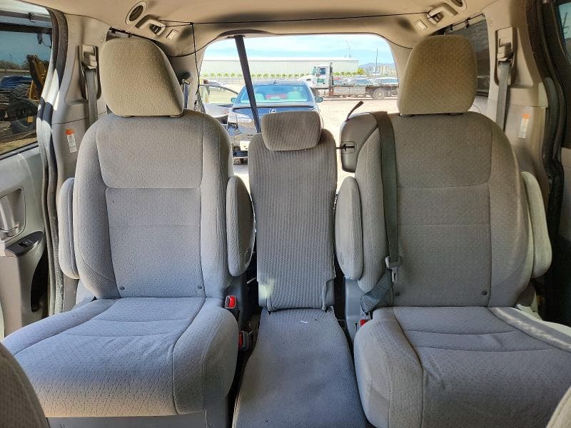 2020 TOYOTA SIENNA LE 10