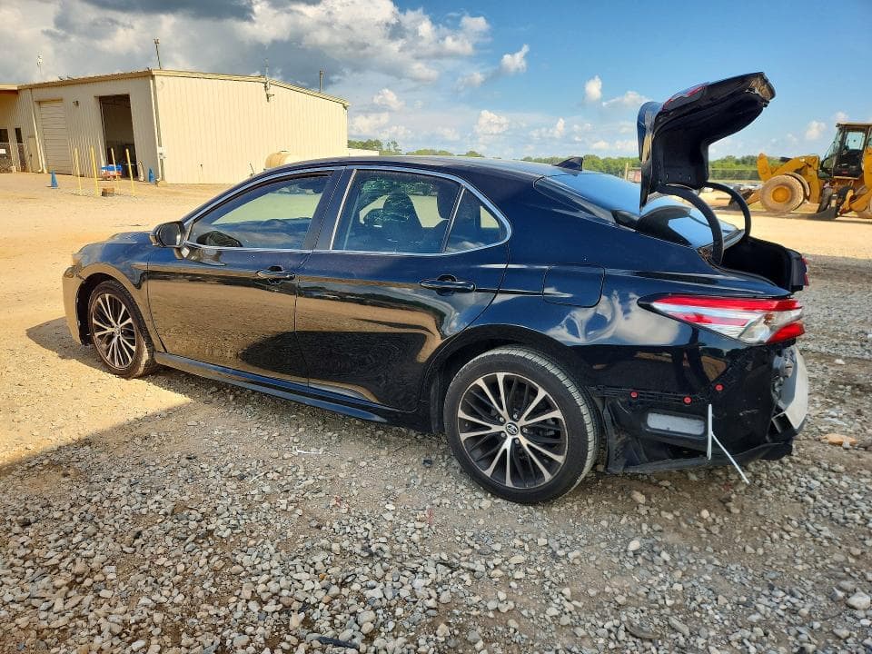 2019 TOYOTA CAMRY SE 2