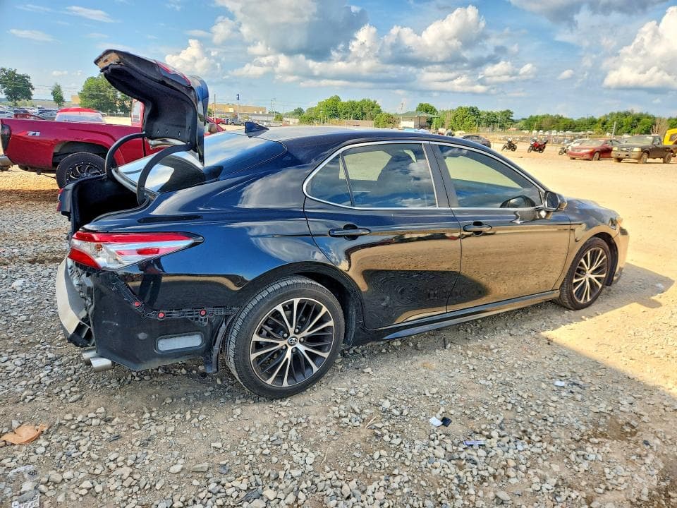 2019 TOYOTA CAMRY SE 3