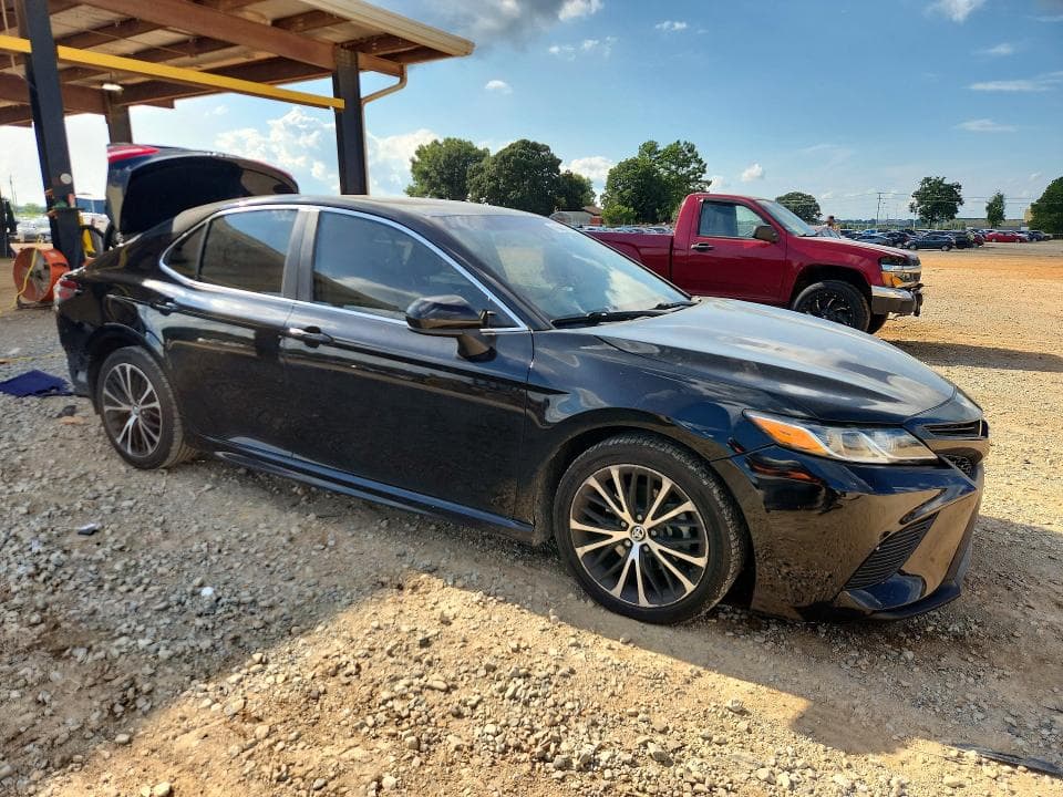 2019 TOYOTA CAMRY SE 4