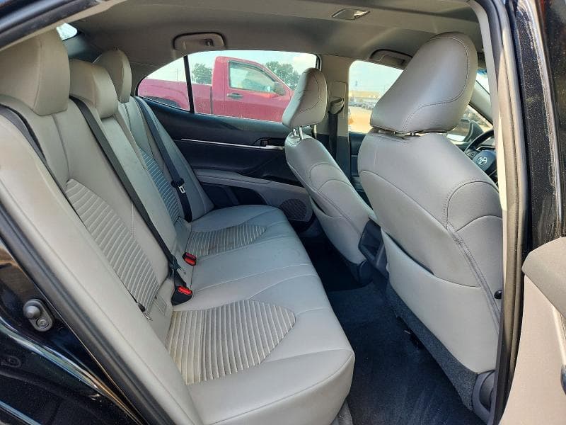 2019 TOYOTA CAMRY SE 10
