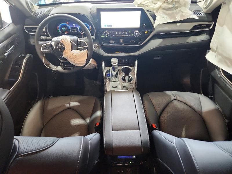 2026 TOYOTA HIGHLANDER HYBRID LIMITED 8