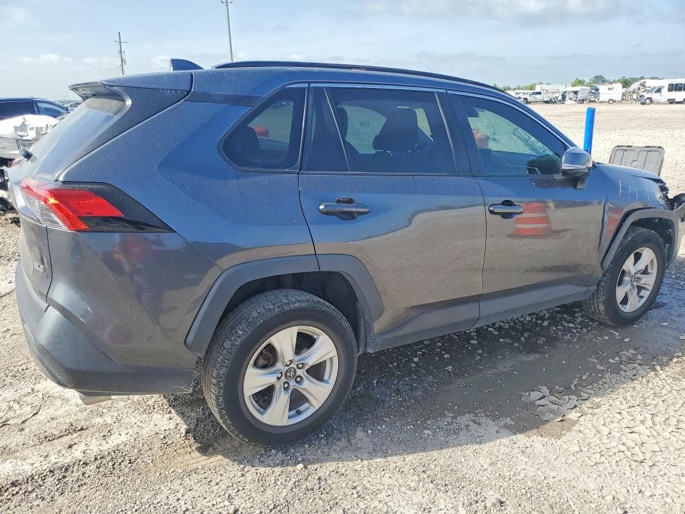 2021 TOYOTA RAV4 XLE XLE 3
