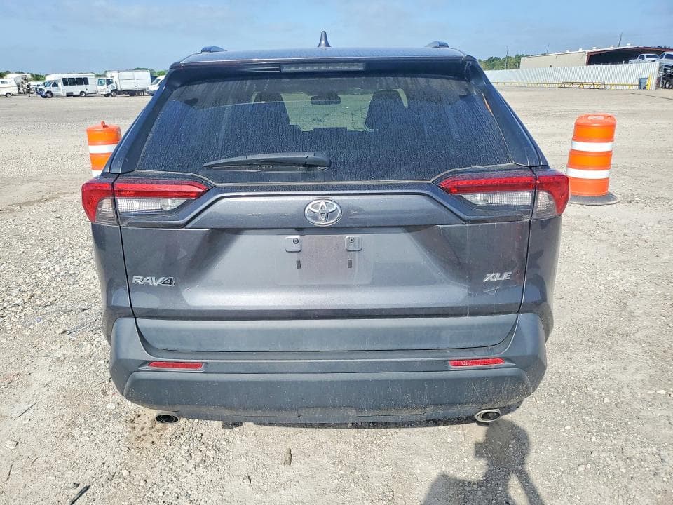 2021 TOYOTA RAV4 XLE XLE 6