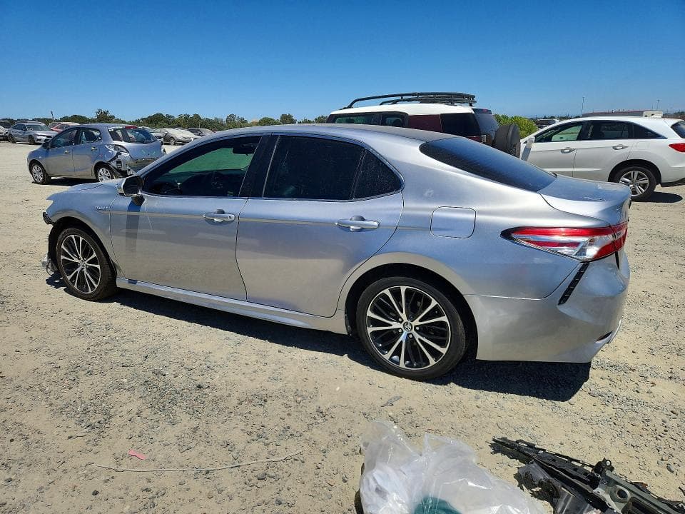 2020 TOYOTA CAMRY SE 2