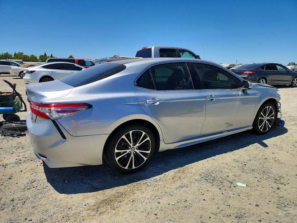 2020 TOYOTA CAMRY SE 3