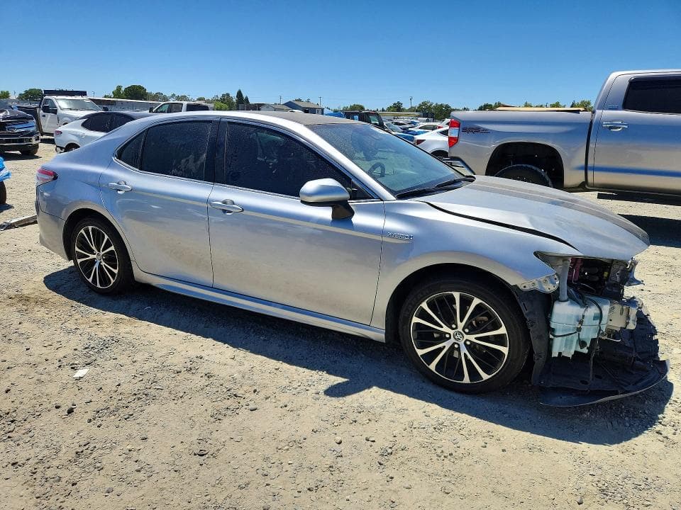 2020 TOYOTA CAMRY SE 4