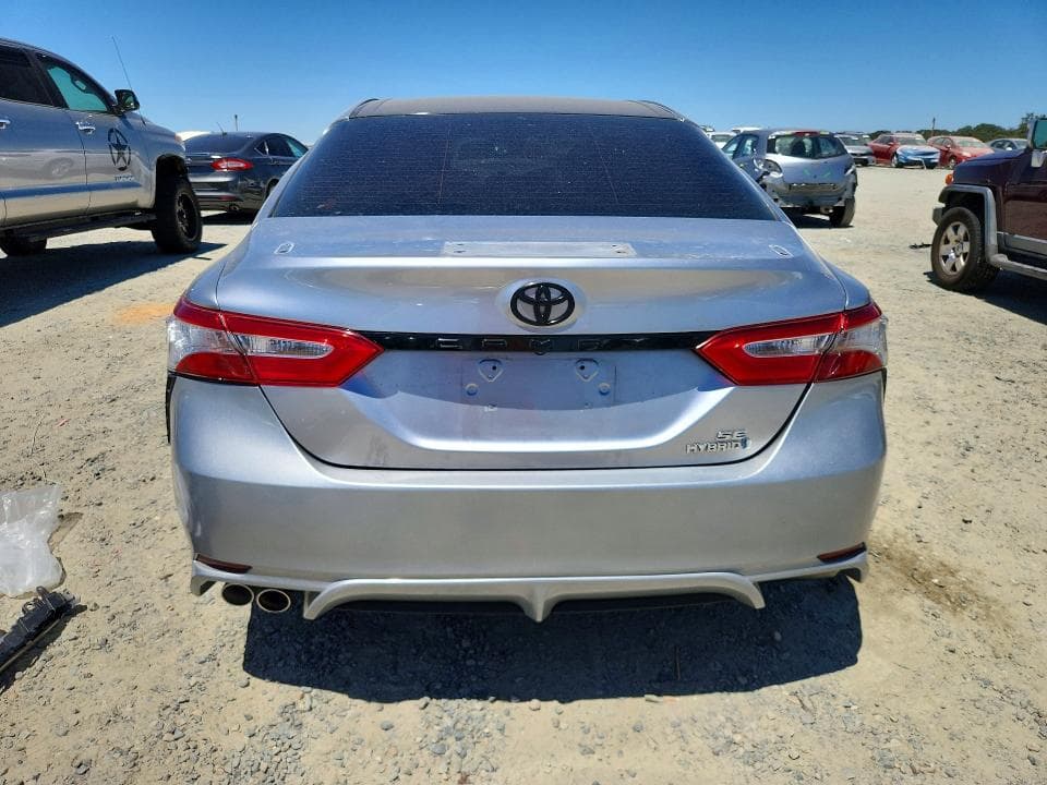 2020 TOYOTA CAMRY SE 6