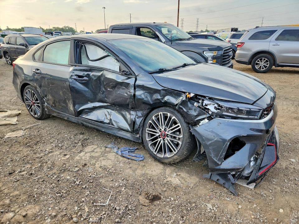 2023 KIA FORTE GT 4