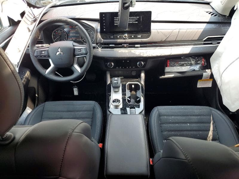 2026 MITSUBISHI OUTLANDER SE 8