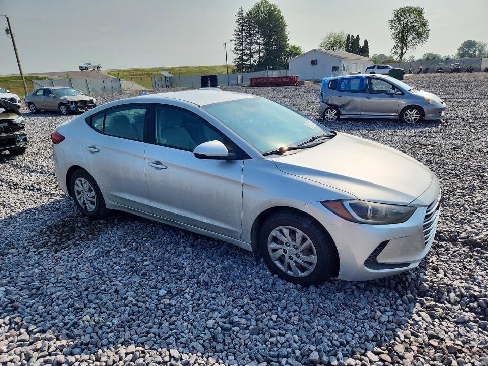 2017 HYUNDAI ELANTRA SE SE 4