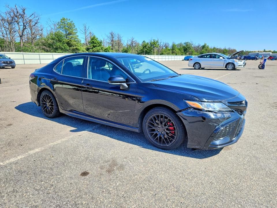 2022 TOYOTA CAMRY SE 4