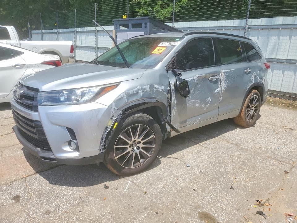2017 TOYOTA HIGHLANDER SE - 1