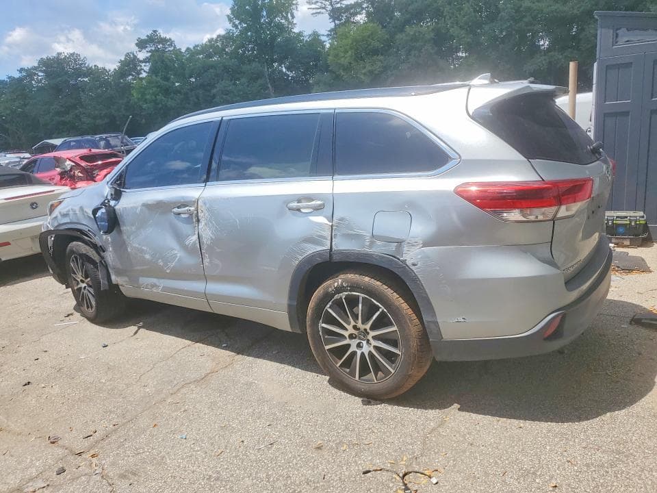 2017 TOYOTA HIGHLANDER SE 2