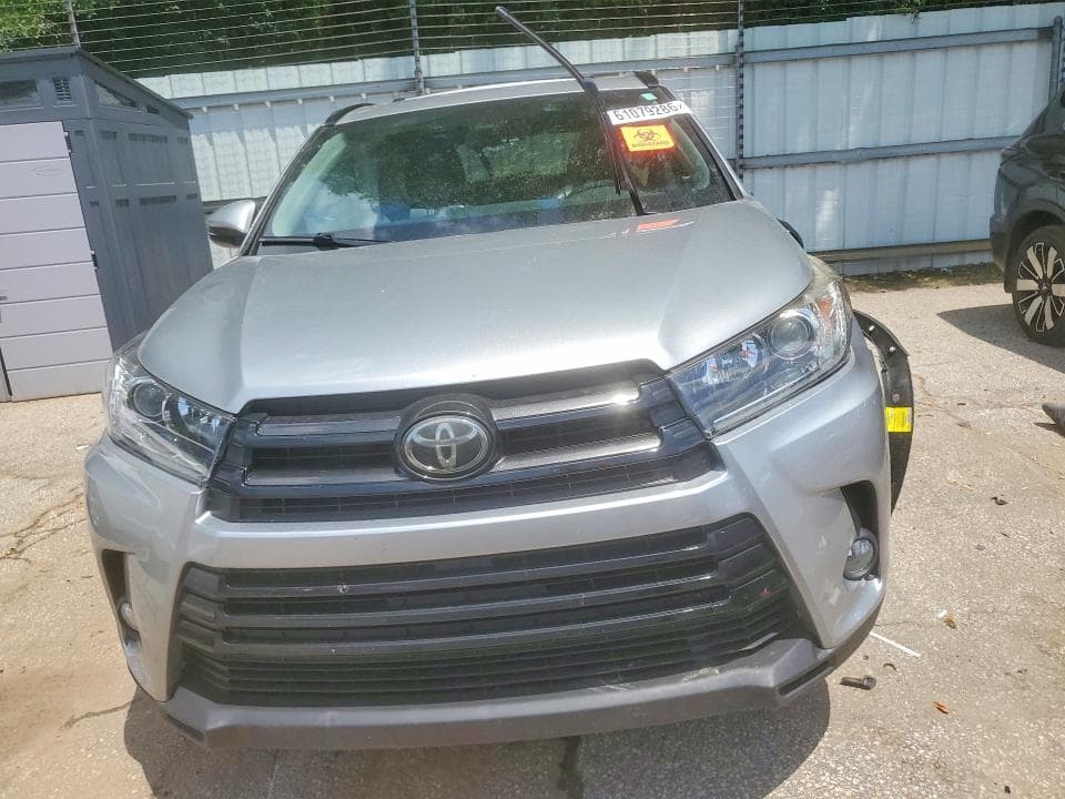 2017 TOYOTA HIGHLANDER SE 5