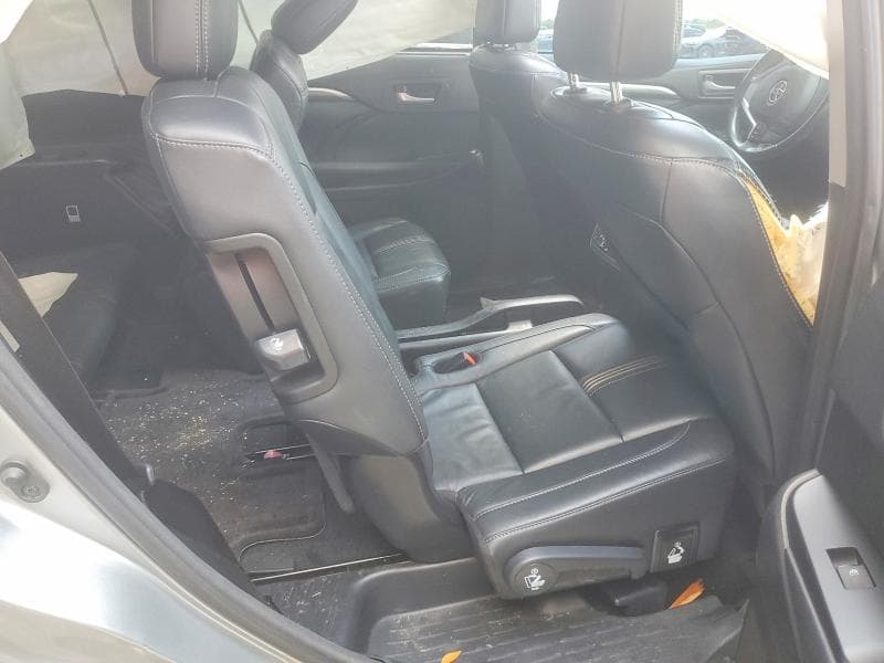 2017 TOYOTA HIGHLANDER SE 10