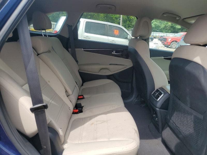 2017 KIA SORENTO LX V6 11