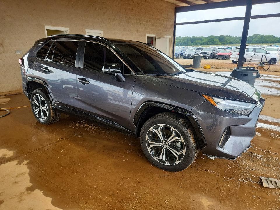 2025 TOYOTA RAV4 XSE 4