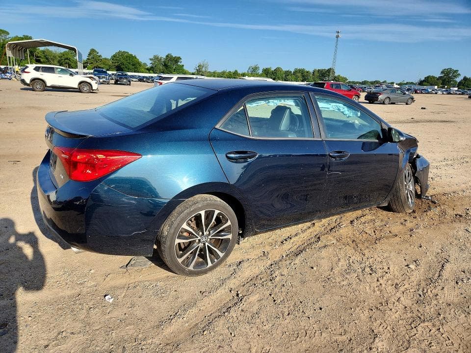 2019 TOYOTA COROLLA SE 3