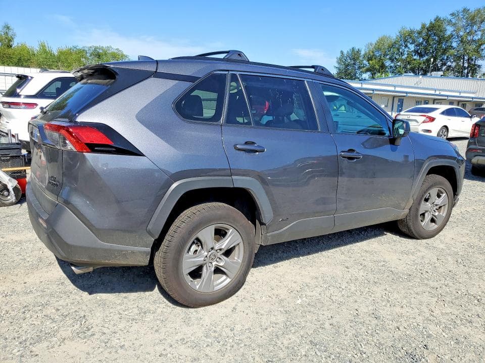 2022 TOYOTA RAV4 LE 3