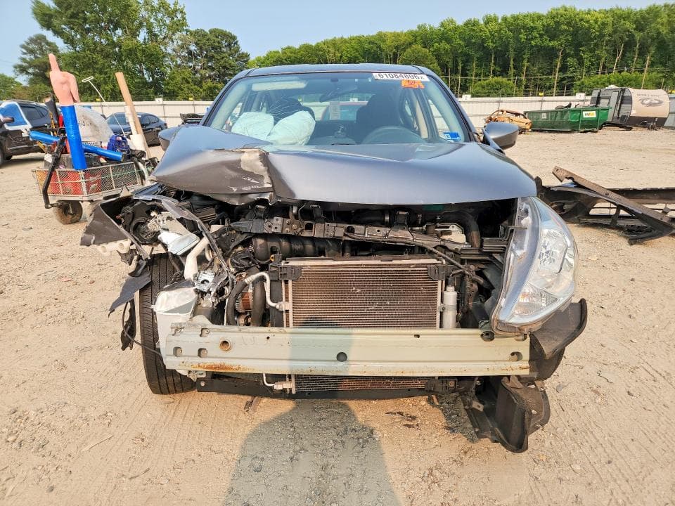 2019 NISSAN VERSA SV 5