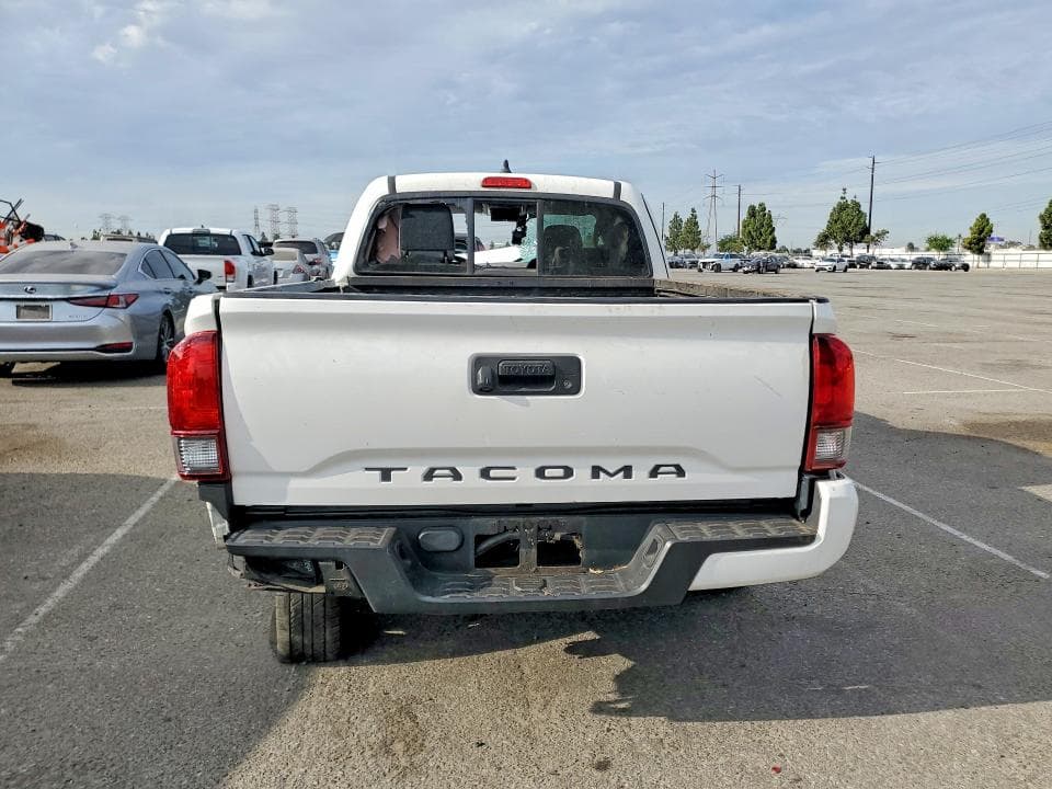 2022 TOYOTA TACOMA SR 6
