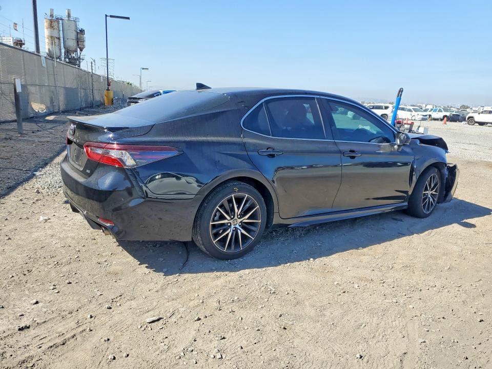 2022 TOYOTA CAMRY SE 3