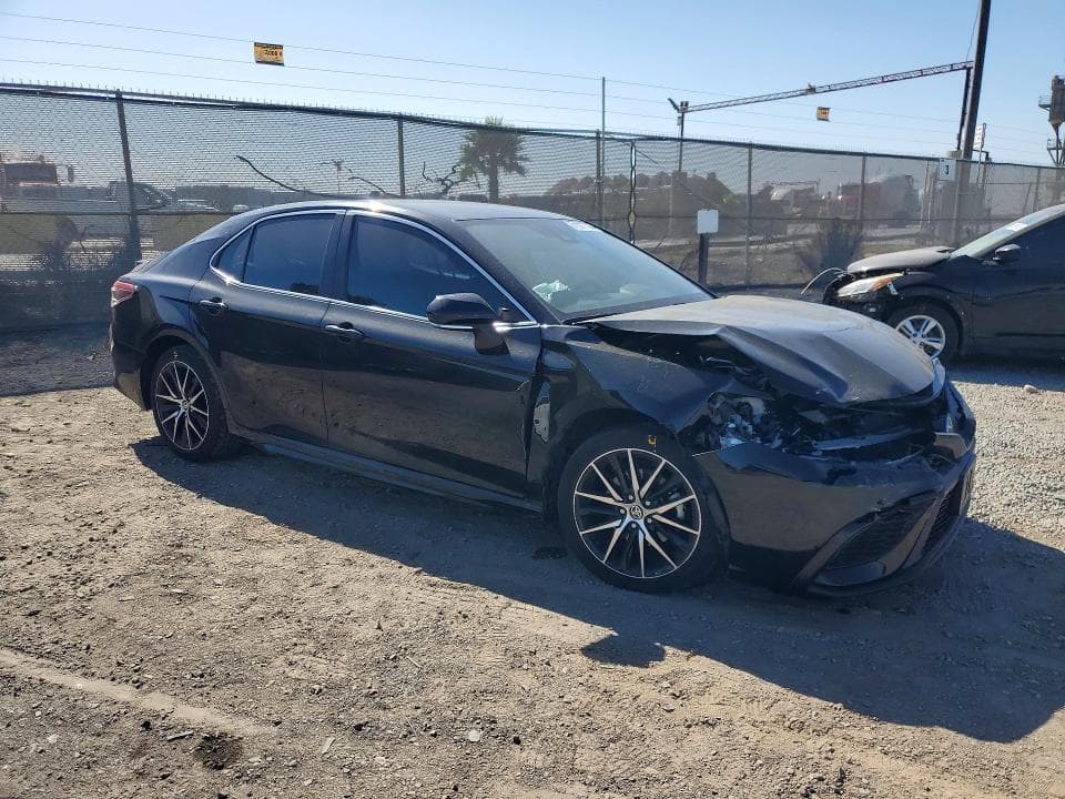 2022 TOYOTA CAMRY SE 4