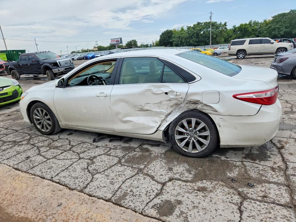 2017 TOYOTA CAMRY XLE 2