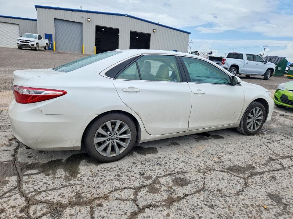 2017 TOYOTA CAMRY XLE 3