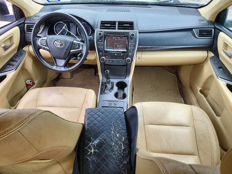 2017 TOYOTA CAMRY XLE 8