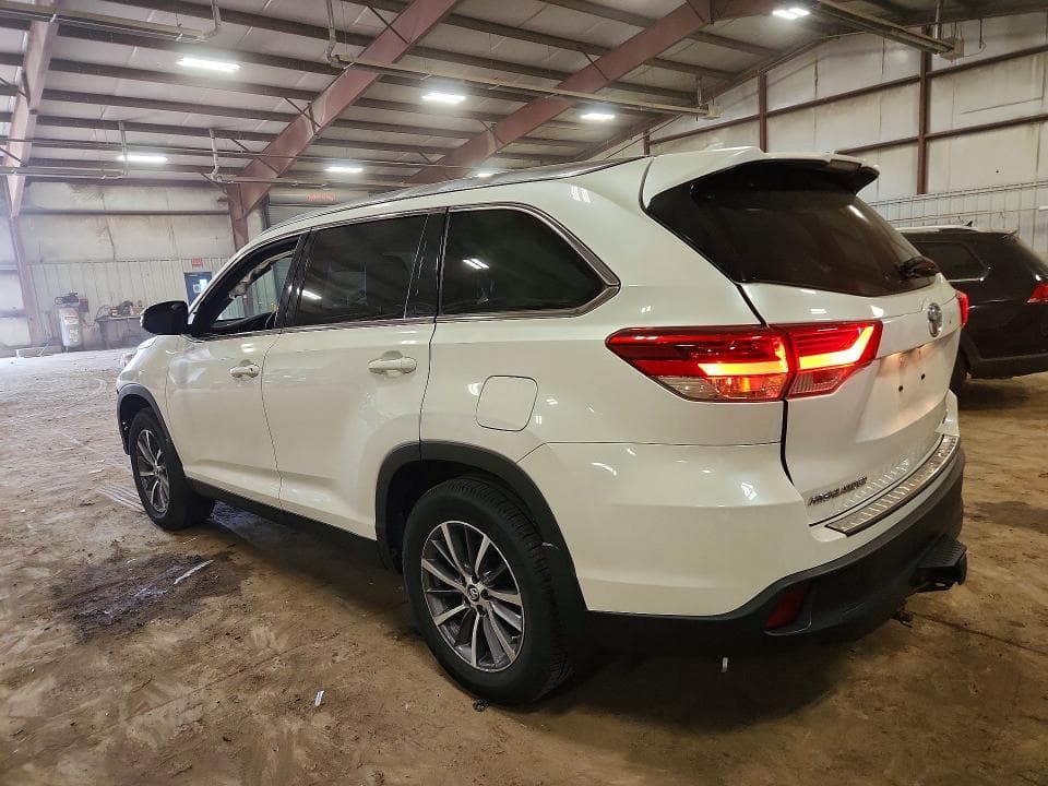 2019 TOYOTA HIGHLANDER XLE 2