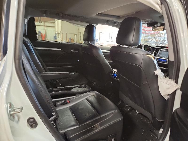 2019 TOYOTA HIGHLANDER XLE 11