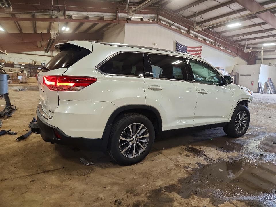 2019 TOYOTA HIGHLANDER XLE 3