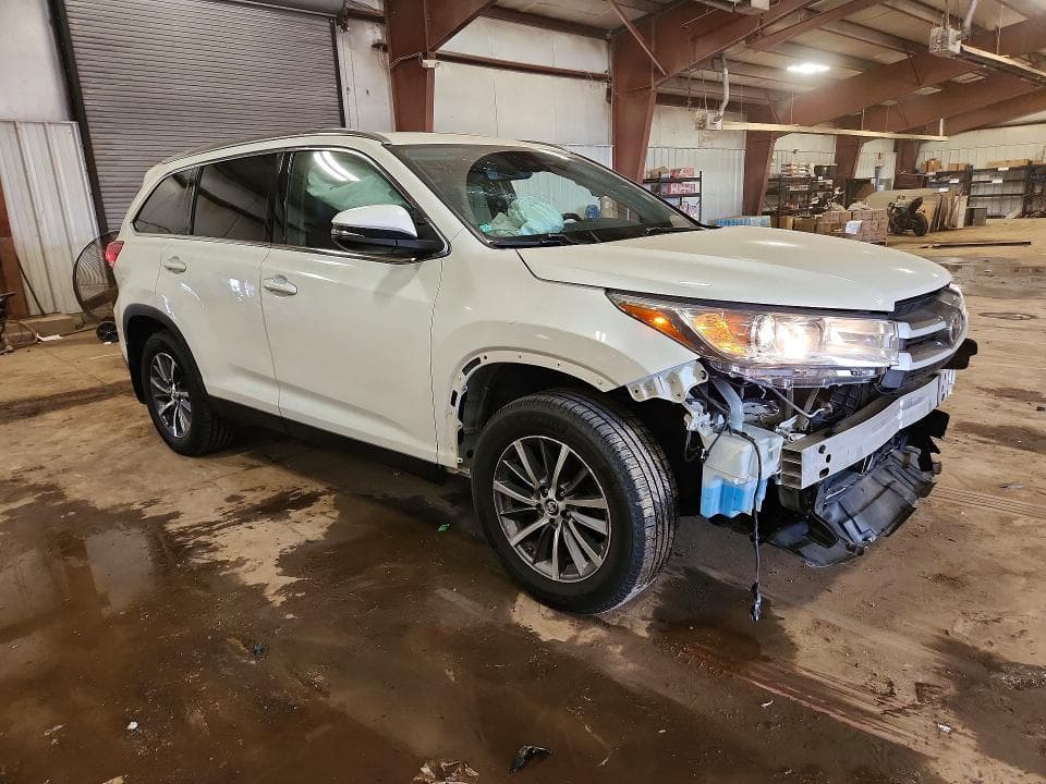2019 TOYOTA HIGHLANDER XLE 4
