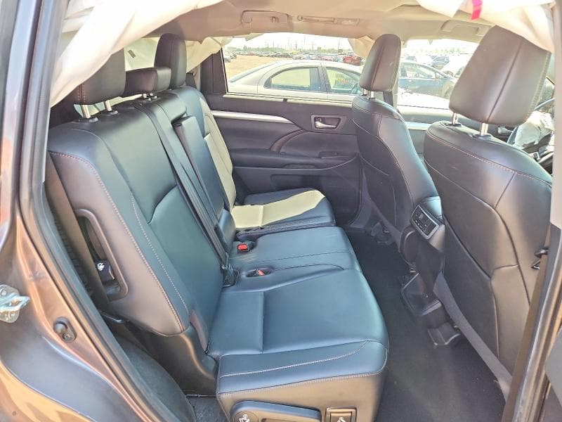 2019 TOYOTA HIGHLANDER HYBRID XLE 11