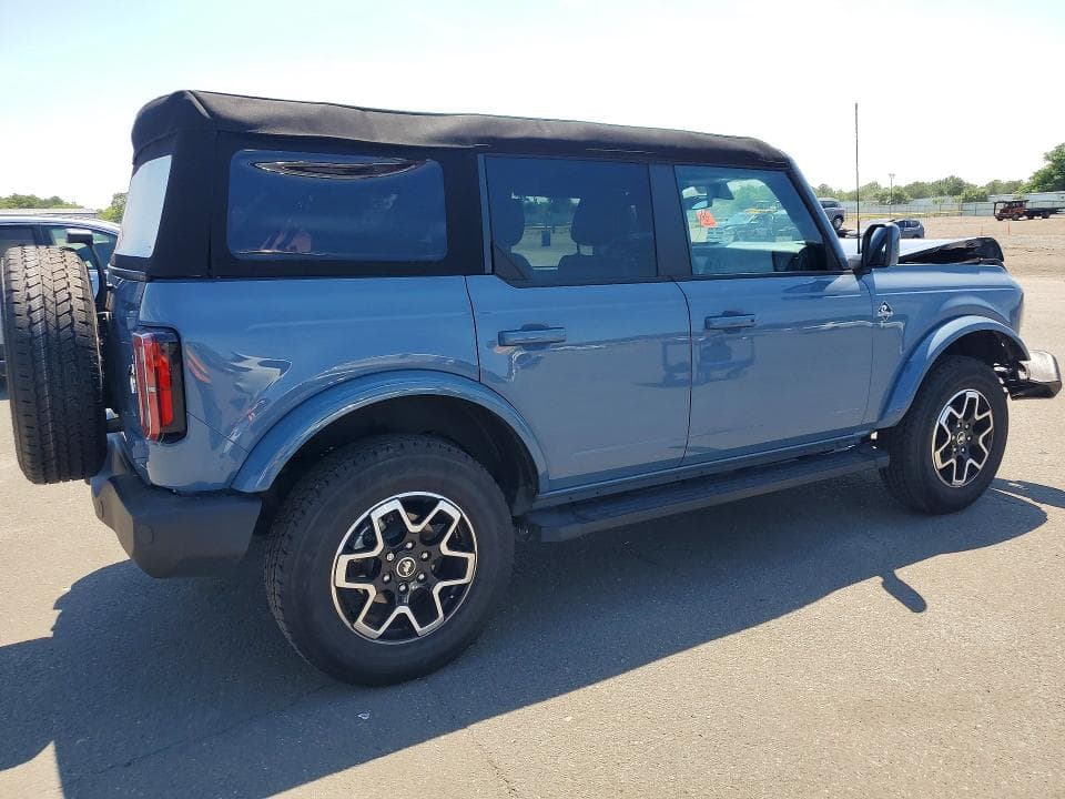 2024 FORD BRONCO OUTER BANKS 3