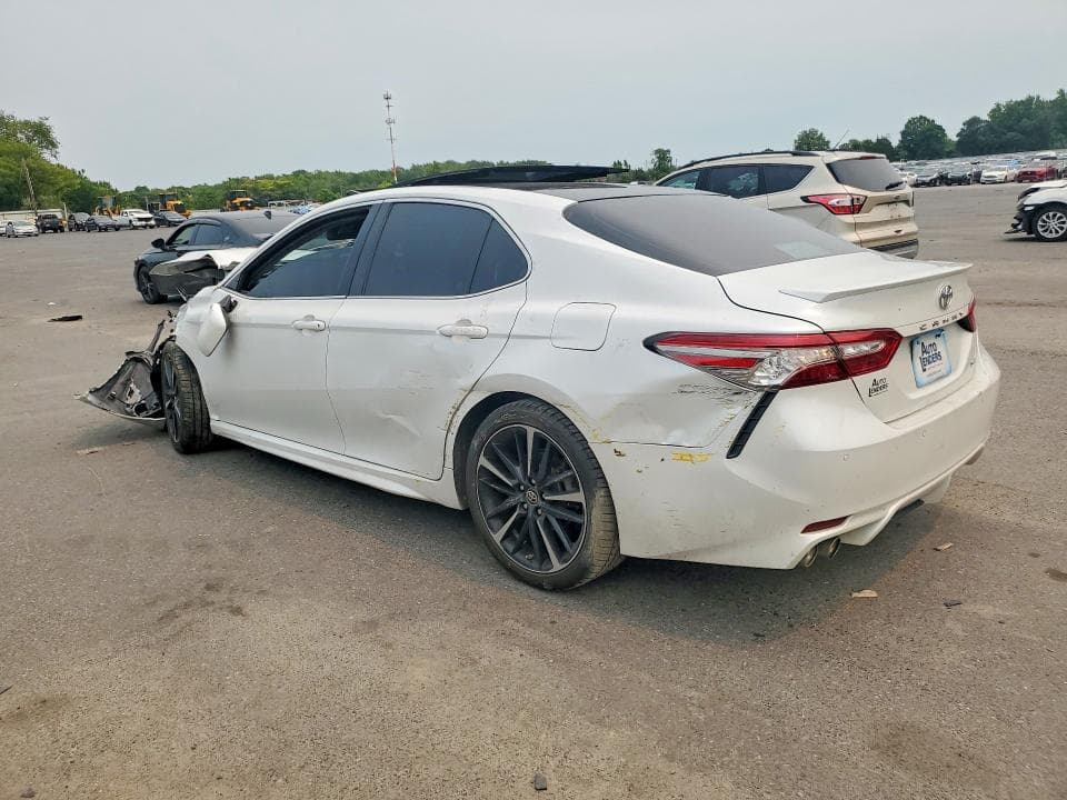 2018 TOYOTA CAMRY XSE 2