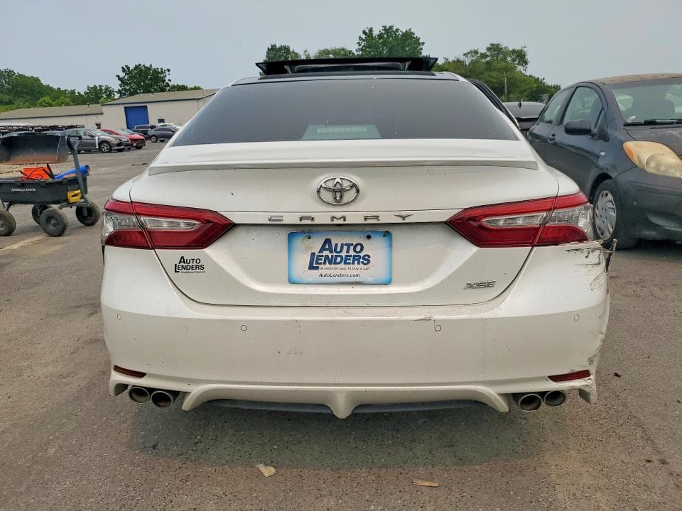 2018 TOYOTA CAMRY XSE 6