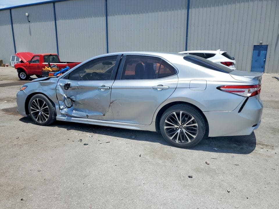 2018 TOYOTA CAMRY SE 2