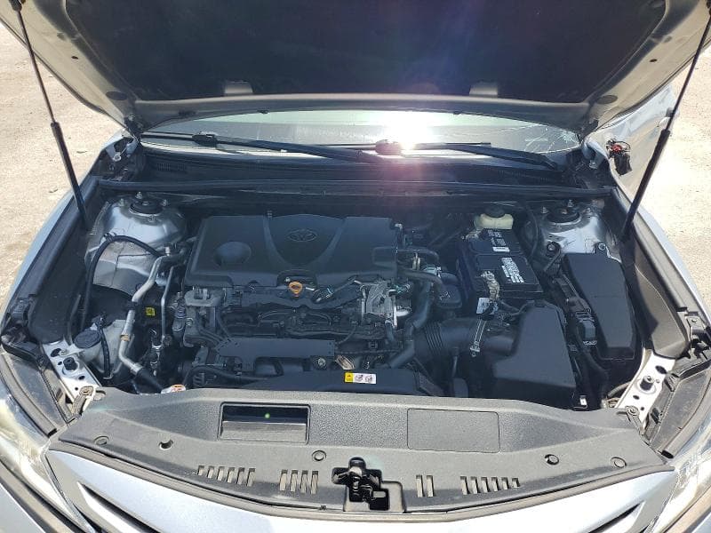 2018 TOYOTA CAMRY SE 11