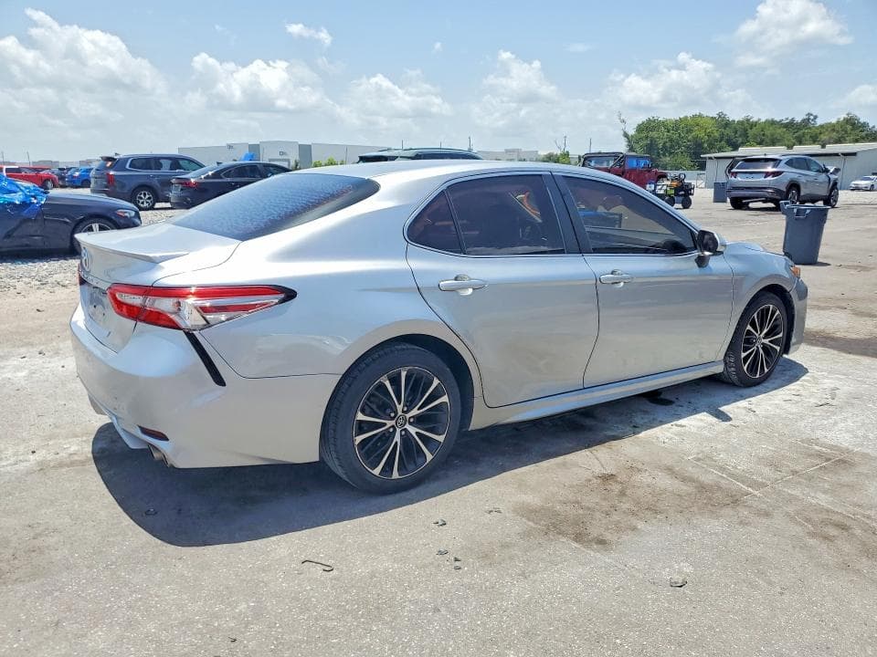 2018 TOYOTA CAMRY SE 3