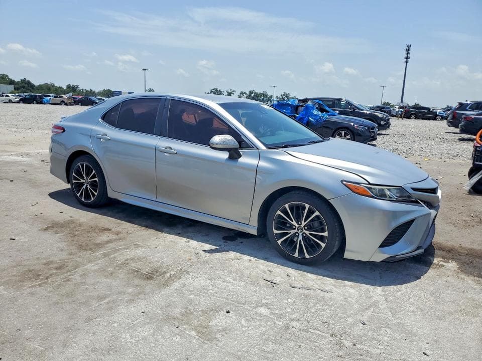 2018 TOYOTA CAMRY SE 4