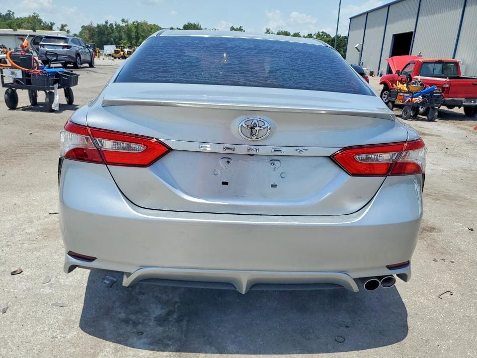 2018 TOYOTA CAMRY SE 6
