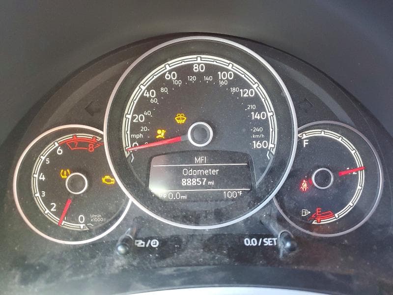2018 VOLKSWAGEN BEETLE S 9