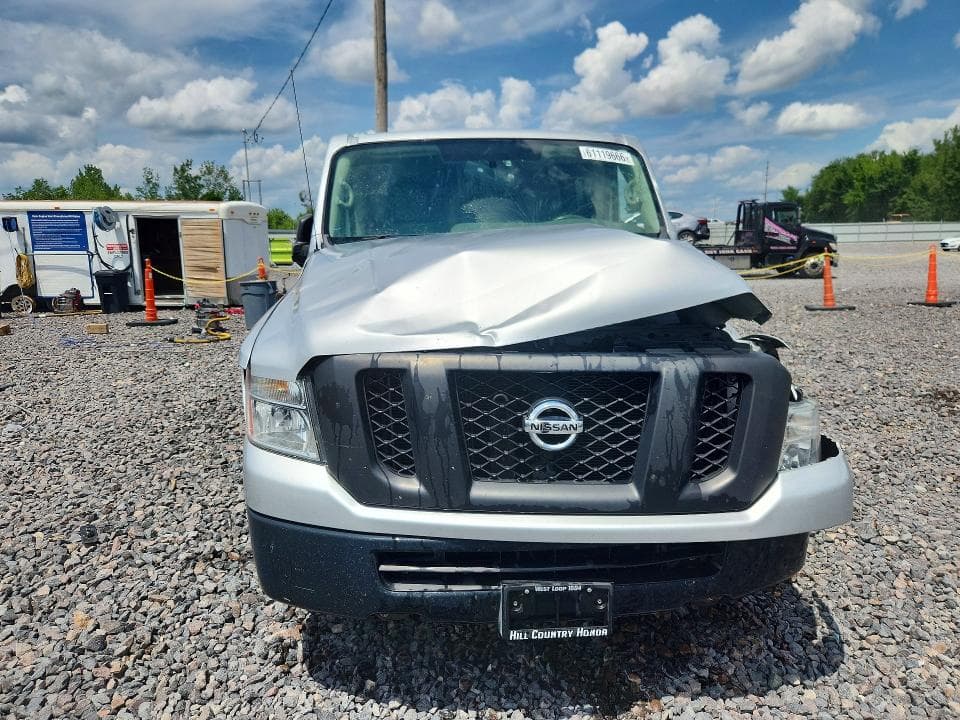 2017 NISSAN NV 3500 HD S 5