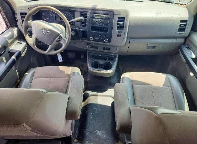 2017 NISSAN NV 3500 HD S 8