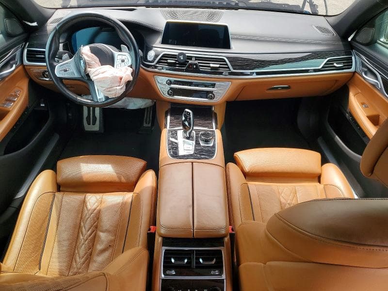 2022 BMW 750 XI 8